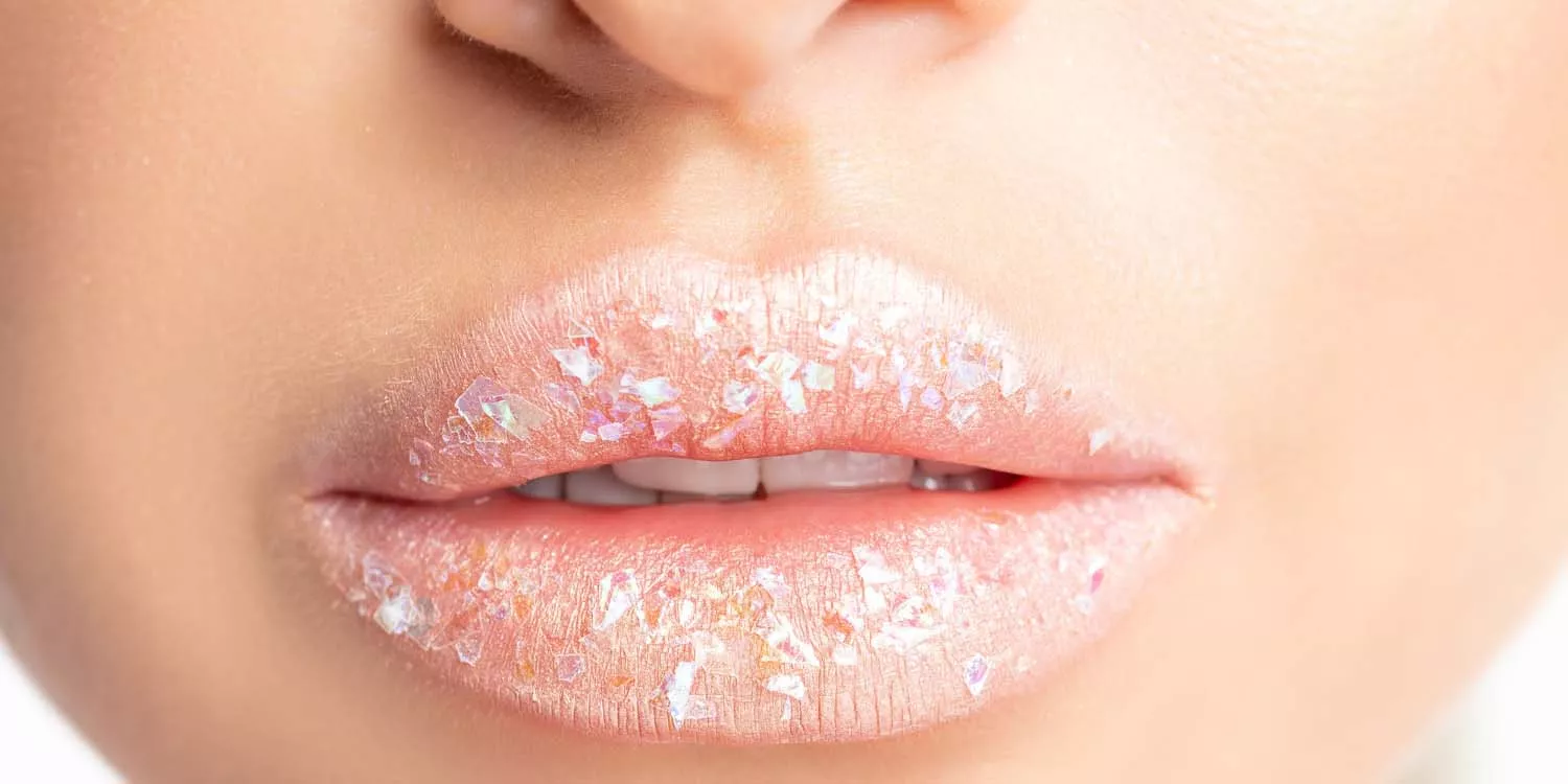 4 Rekomendasi Lip Scrub Terbaik untuk Mencerahkan Bibir