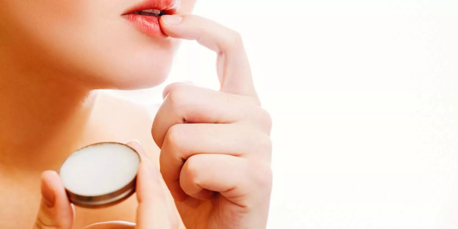 Rekomendasi Scrub Bibir yang Bagus untuk Cerahkan Bibirmu